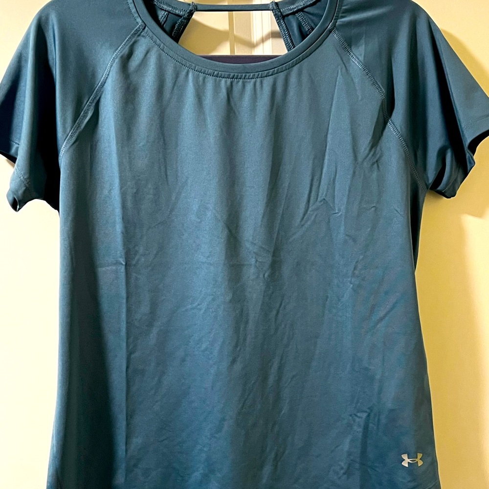 NWOT UA ISO Chill Heat Gear Open Back Shirt Size Small Blue
